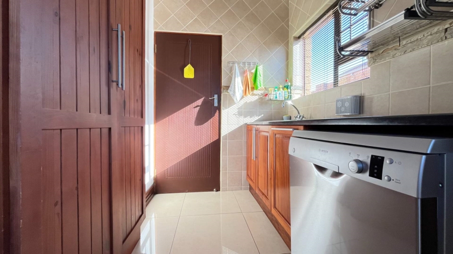 3 Bedroom Property for Sale in Heiderand Western Cape